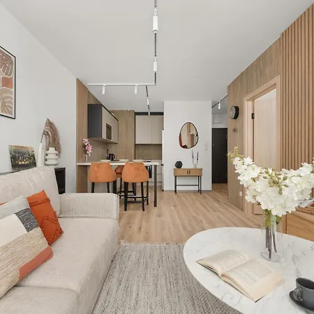 Central Park Z Balkonem I Parkingiem By Renters Prestige Διαμέρισμα *