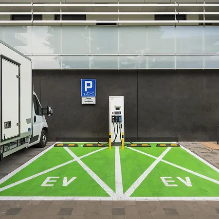 Central Park Z Balkonem I Parkingiem By Renters Prestige Wrocław