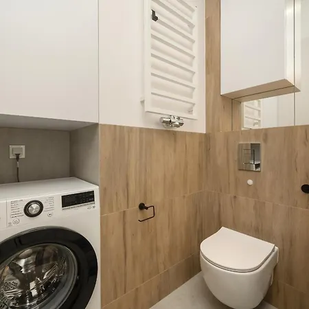 Central Park Z Balkonem I Parkingiem By Renters Prestige Wrocław