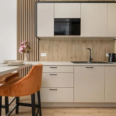 Central Park Z Balkonem I Parkingiem By Renters Prestige