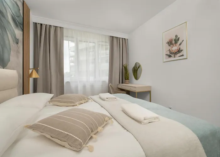 Central Park Z Balkonem I Parkingiem By Renters Prestige Daire Wroclaw